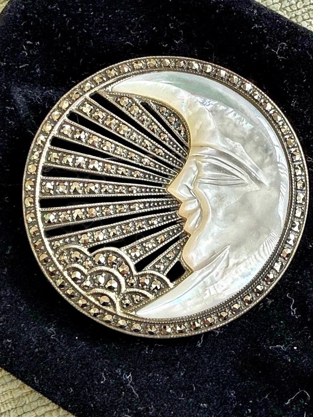 VINTAGE MOTHER OF PEARL MARCASITE MOON CRESCENT
PIN BROOCH 925 STERLING